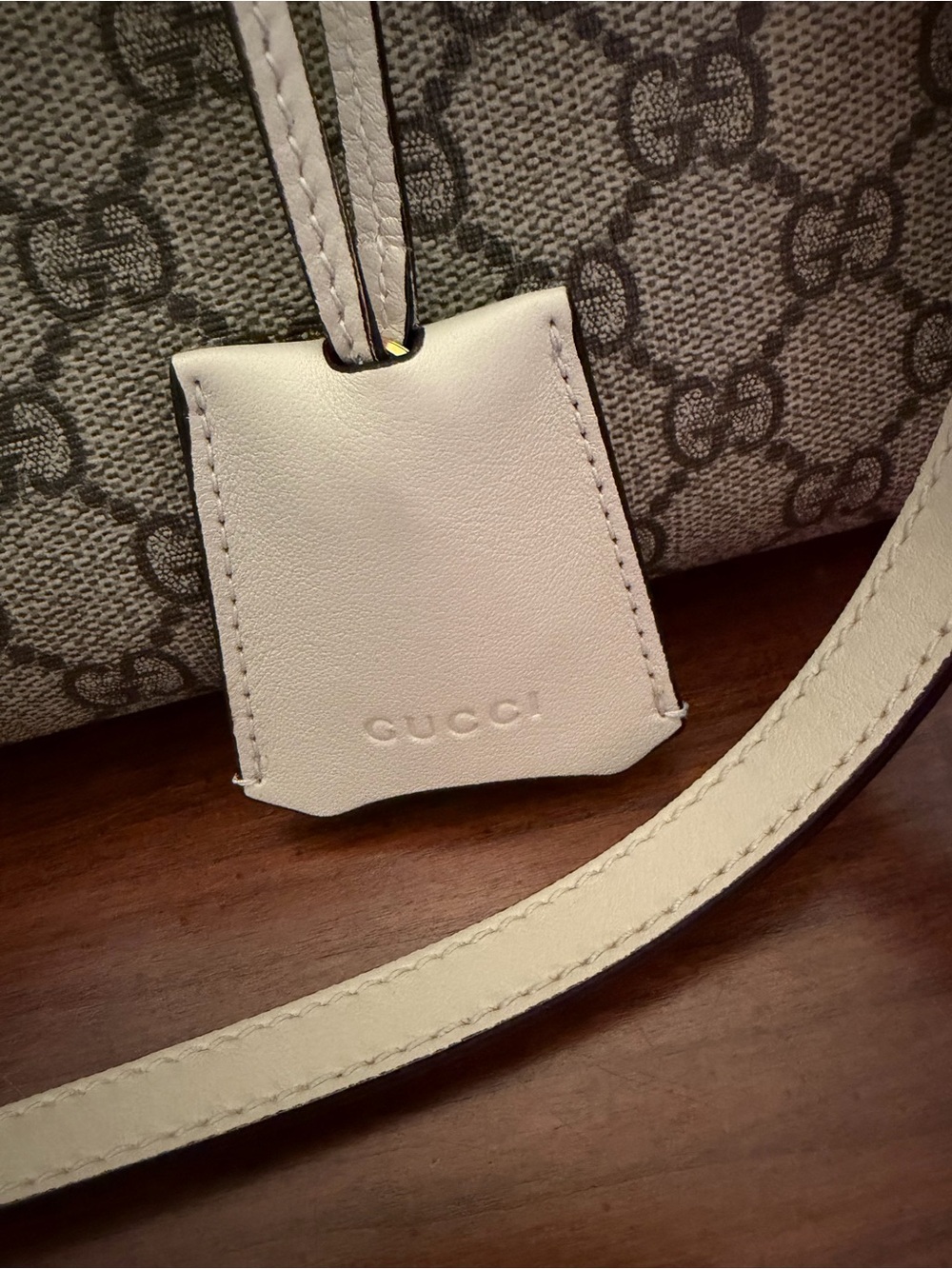 Gucci Padlock GG Supreme Tote - Picture 4 of 11